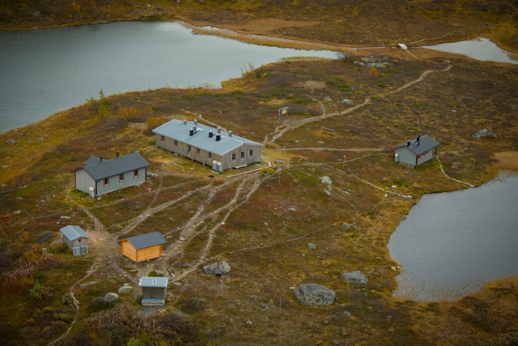 Flygfoto av Aigertstugan i Vindelfjällens naturreservat